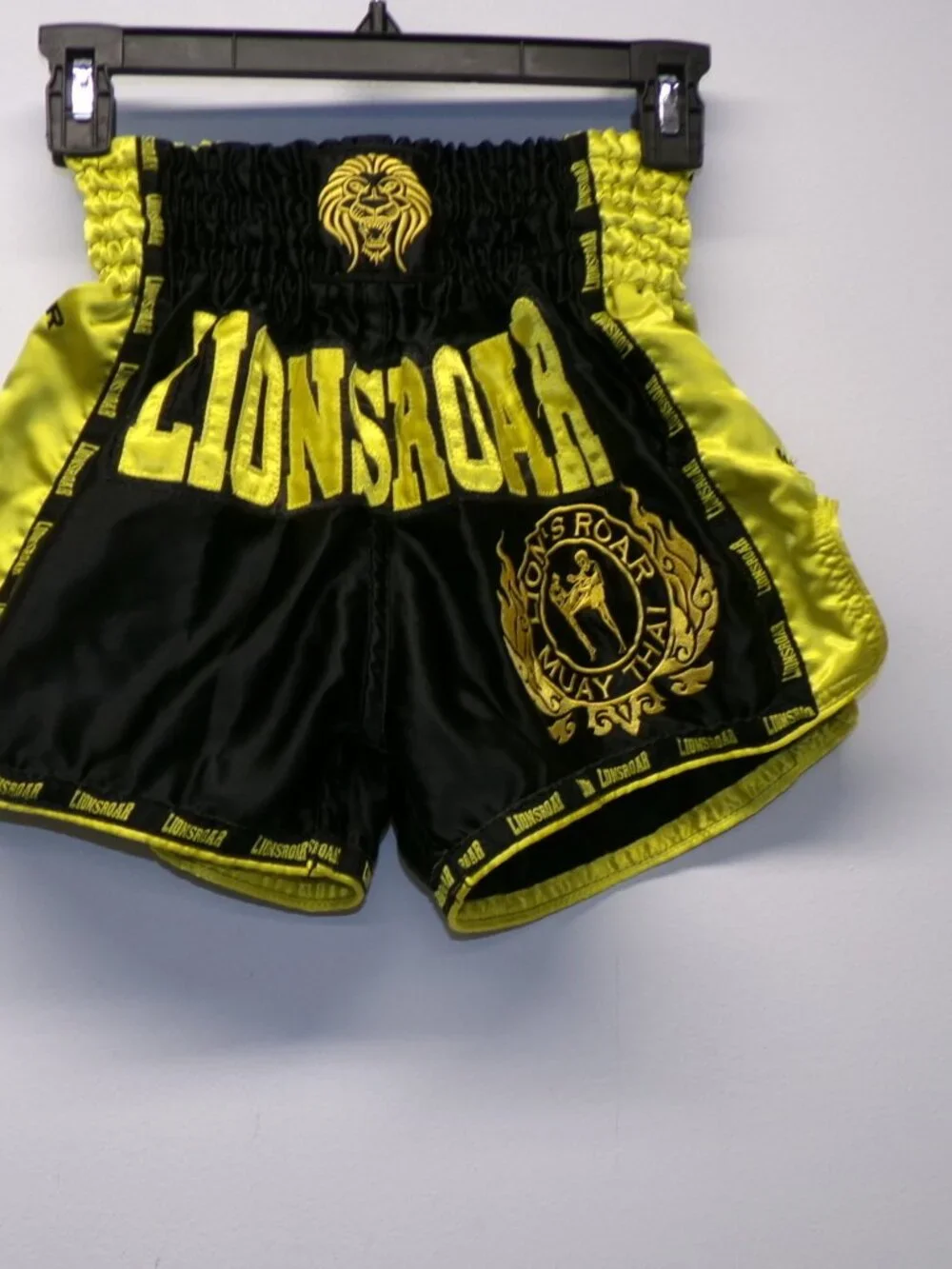 Lions Roar MMA Muay Thai Kickboxing Lionsroar Black Yellow Satin Shorts Mens XS